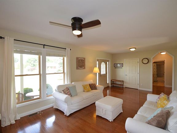 4th image of 106 Barony Ln