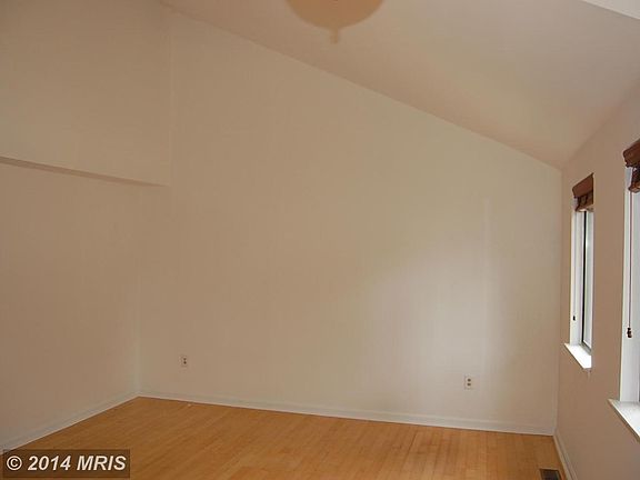 4th image of 986 Mount Holly Dr