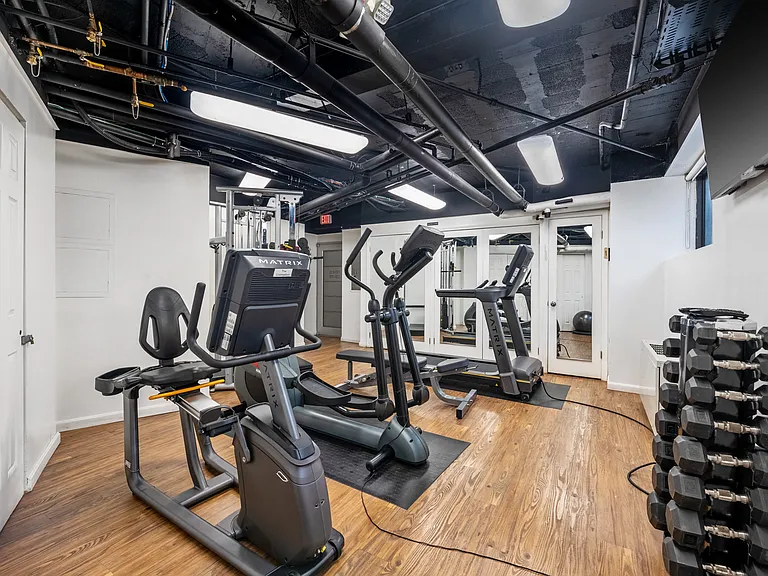 24/7 fitness center
