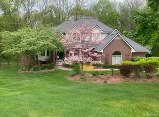 10008 Maple Valley Dr, Clarkston, MI 48348