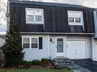 21 Hemlock Ct, Fishkill, NY 12524