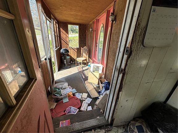 5th image of 110 Main St