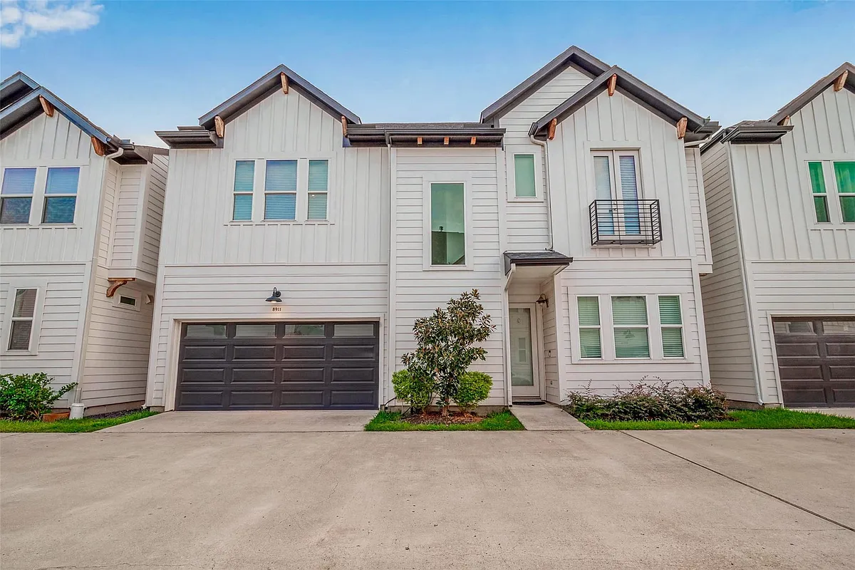 Building Photo - 8911 Knoll Villas St