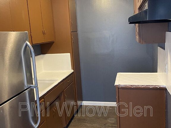 4th image of 702 Vine St APT 6