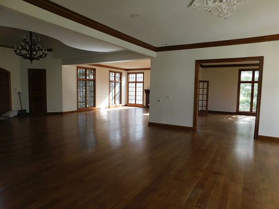 5th image of 4730 Westbury Dr
