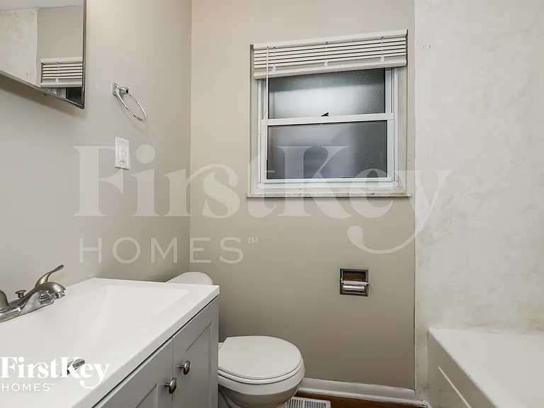 6402 W 15th St — Photo 12