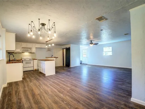 208 Miller St, Mount Vernon, TX 75457