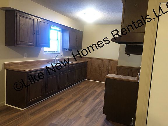 3rd image of 4440 Shubert Ave