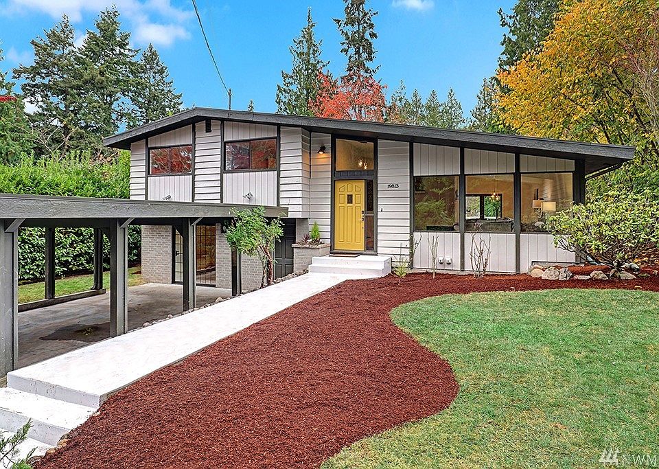 Newly Remodeled, Beautiful Tri-Level Home on a Private Drive