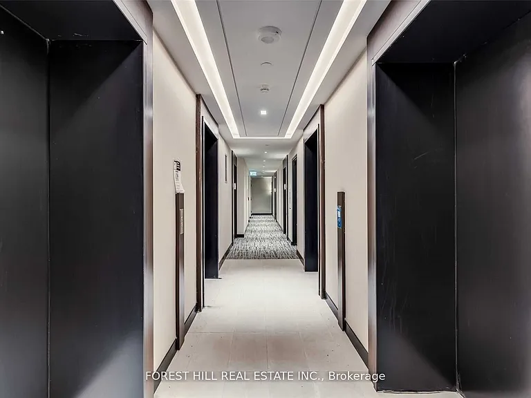 2221 Yonge St #5211 — Photo 2