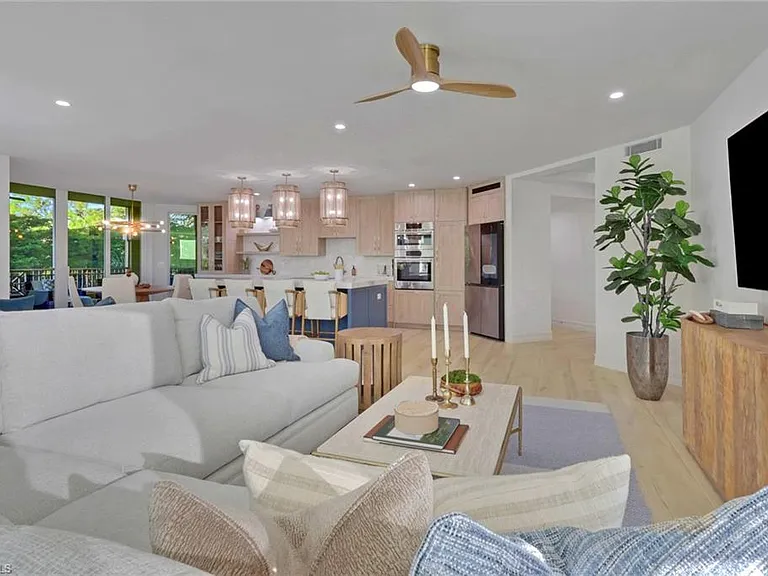 2728 Tiburon Blvd E #302 — Photo 10