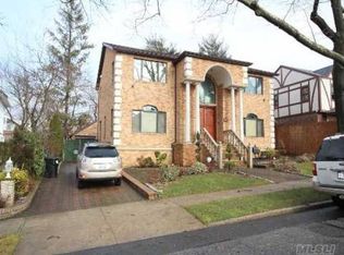 8235 189th St, Hollis, NY 11423