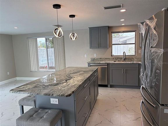 5th image of 10015 Salix Ln