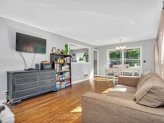 2nd image of 112 W Park Dr