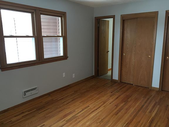 5th image of 3411 S 116th Ave