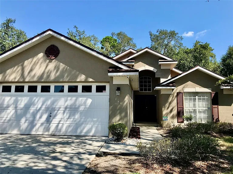 124 Easton Cir — Photo 2