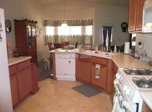 4th image of 4533 Colonial Canyon St