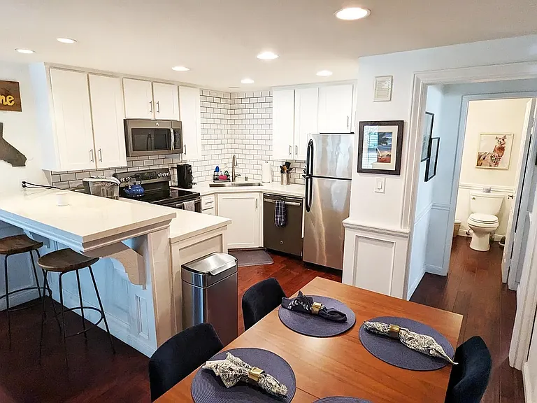 2410 Albatross St #6 — Photo 12