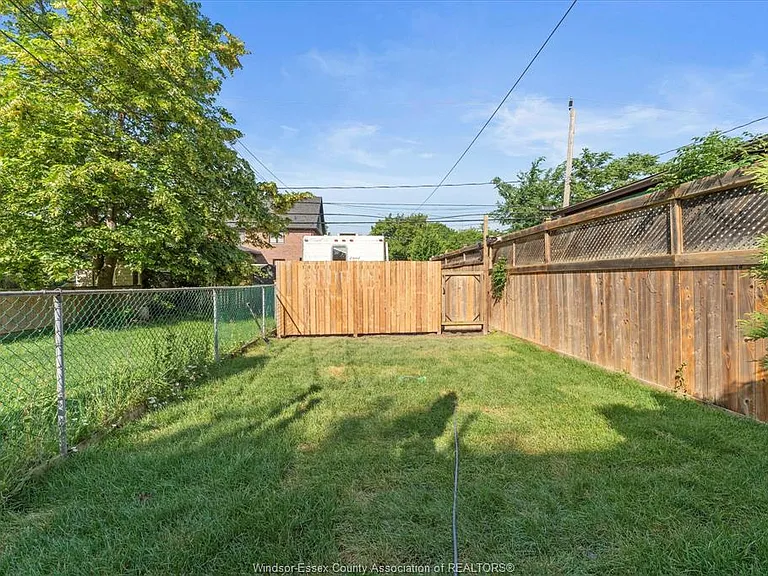 1263 Monmouth Rd — Photo 22