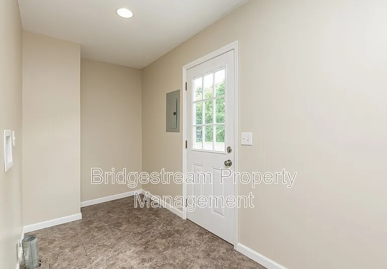 340 Walnut St — Photo 18