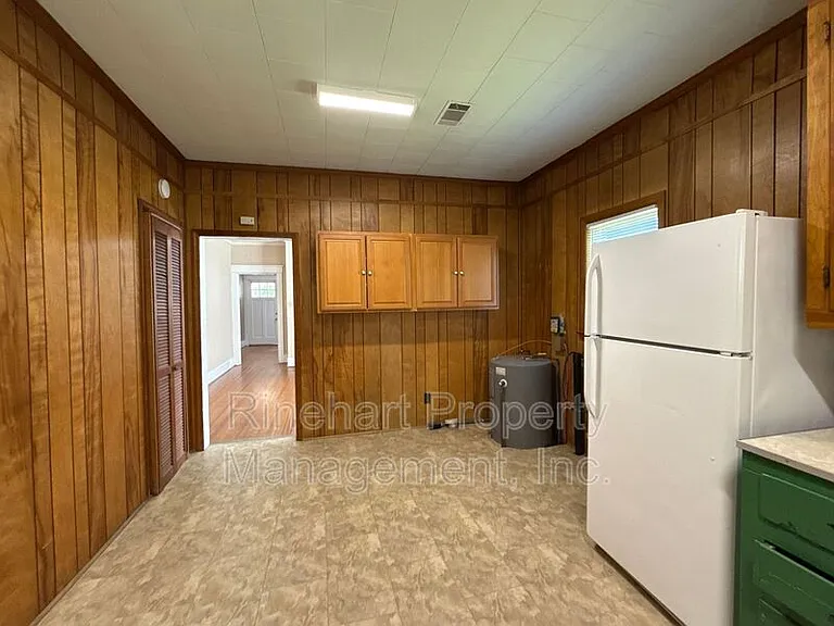 325 Walnut St — Photo 13