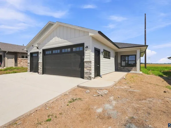 916 S Tinley Ave, Brandon, SD 57005