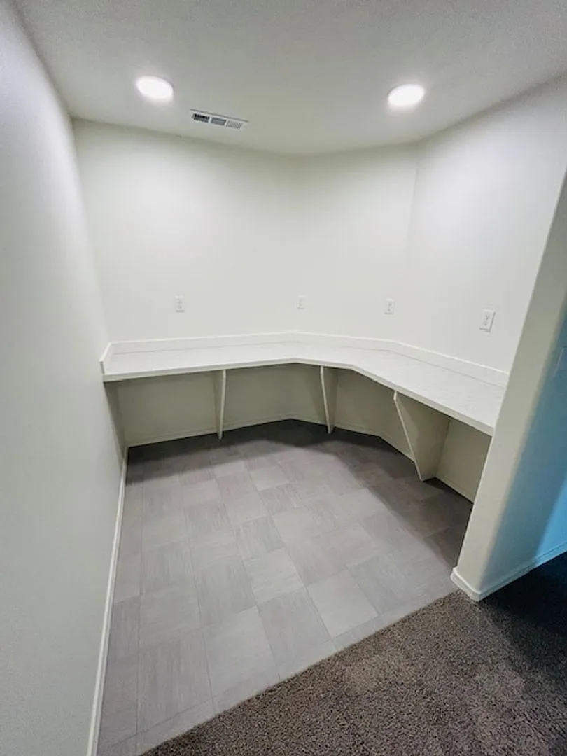 3 Bedroom 2.5 Bathroom Townhome — Photo 3