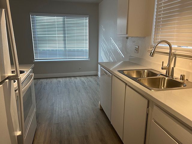 1st image of 220 N Grant Ave APT 13