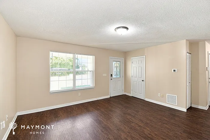 3 bed, 2.0 bath, 1335 sqft, $1,595 — Photo 3
