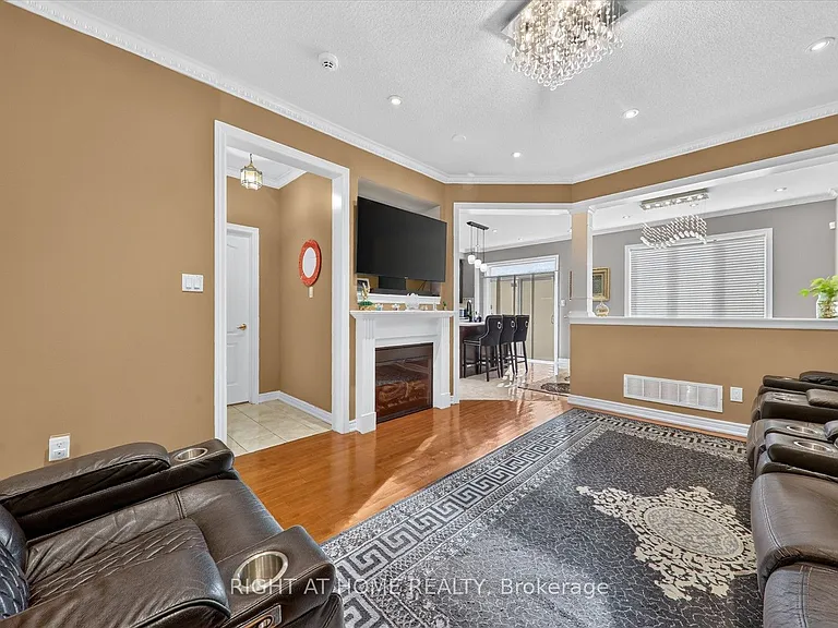 54 Boundbrook Dr — Photo 12