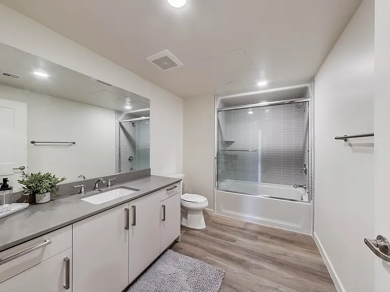 11616 Burbank Blvd #Penthouse 2 — Photo 19