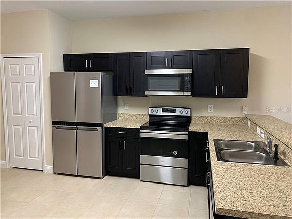 4th image of 517 Blackbird Ln