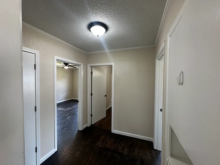 1004 N Erie Ave — Photo 8