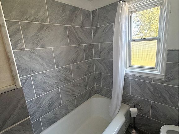 5th image of 203 Westwood Ave