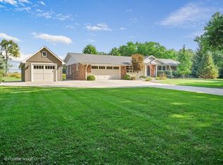 28W224 Robin Ln, Northwoods, IL 60185