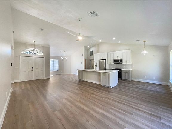 3rd image of 12785 Meadowbreeze Drive