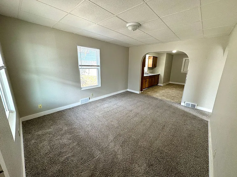 1426 N Main St — Photo 3