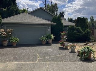 945 NE Lija Loop, Portland, OR 97211