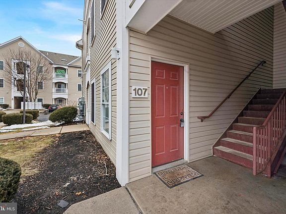 3rd image of 1324 W Chester Pike Ste 107
