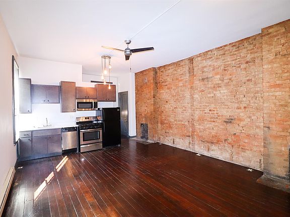 2nd image of 1531 Elm St APT 3R