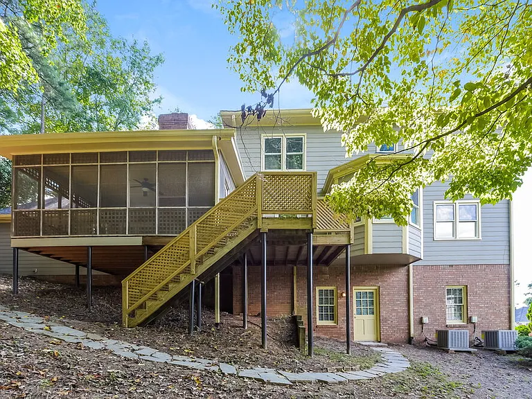 231 Amsterdam Dr SW — Photo 17