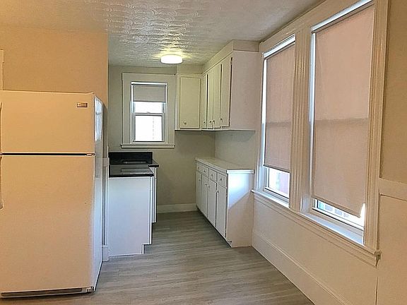 3rd image of 73 Campbell Ave APT 1
