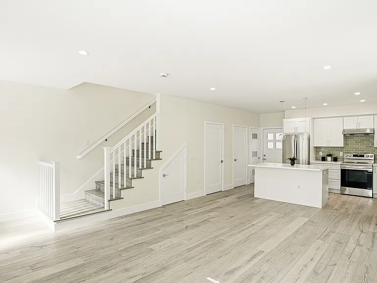 3938 S Victoria Ave — Photo 9