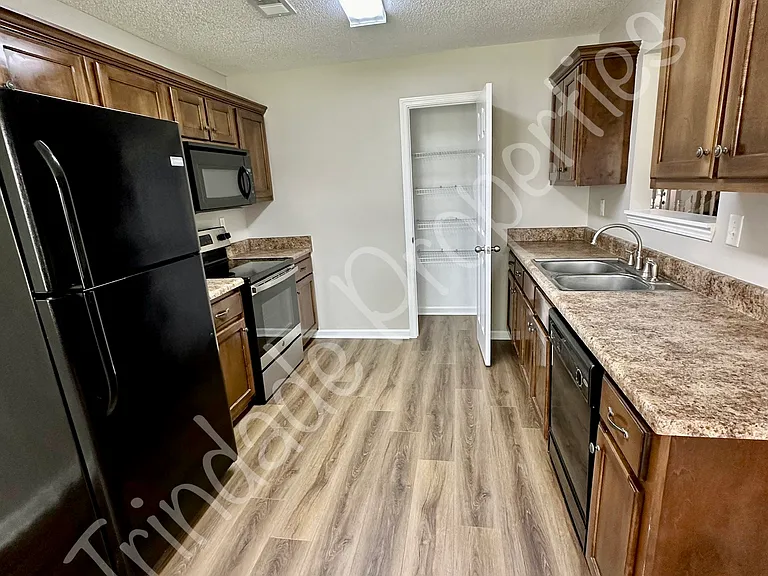 5673 Bedford Loop E — Photo 4