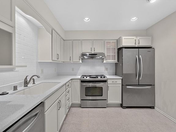 4th image of 3838 N Oakland AVENUE #375