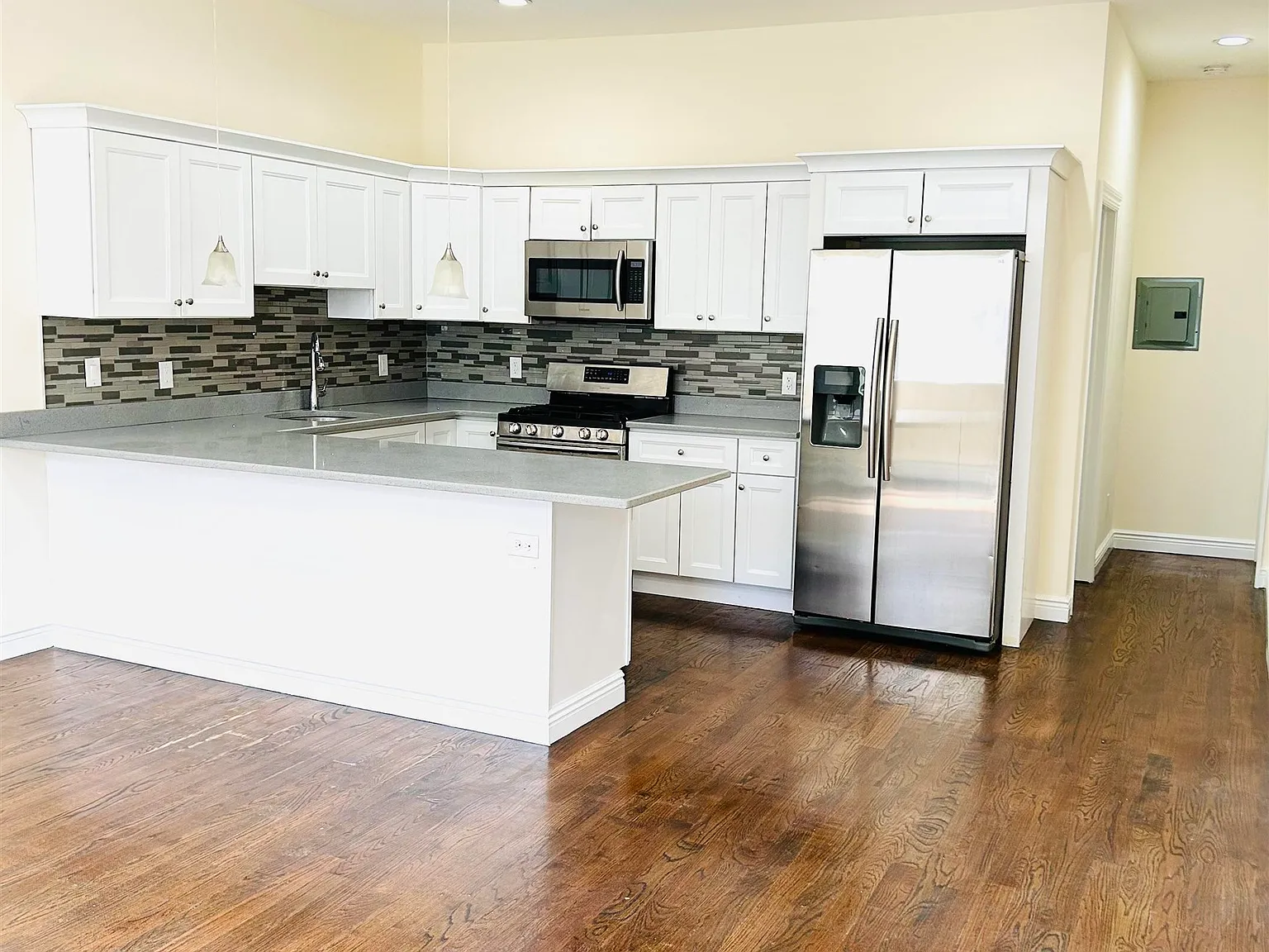 1 bed, 1.0 bath, $2,200 — Photo 2