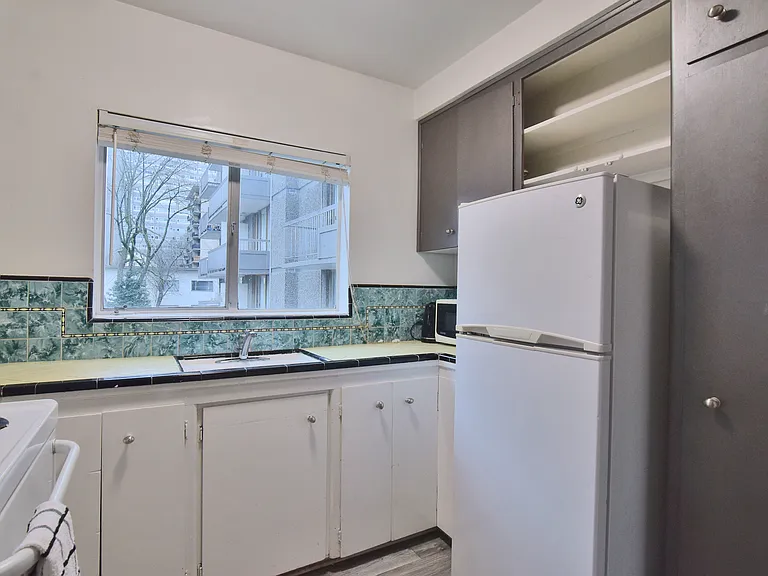 1540 Haro St — Photo 7