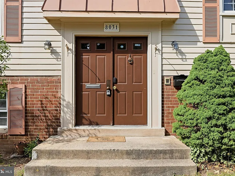 8031 Sleepy View Ln — Photo 4
