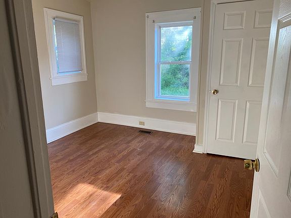 3rd image of 3201 Iris Pl