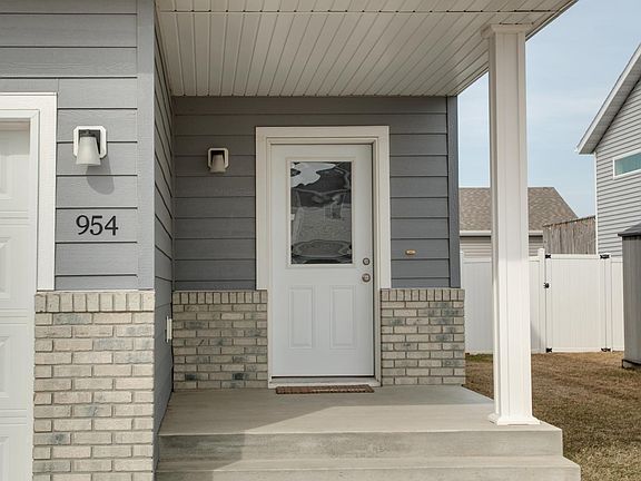 5th image of 954 28th Ave W